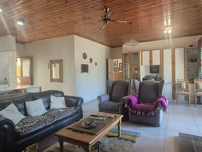 6 Bedroom House For Sale in Strand - img