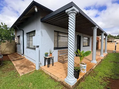 3 Bedroom House For Sale in Kimberley - Qe2I.webp