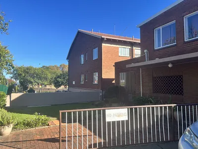 2 Bedroom House For Sale in Randburg - 5PJQ.webp