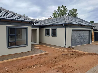 House For Sale in Rayton - img