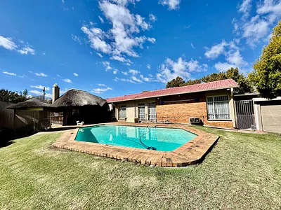 3 Bedroom House For Sale in Secunda - bXmg.webp