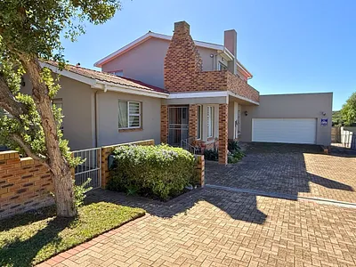 4 Bedroom House For Sale in Gansbaai - isAs.webp
