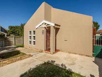 2 Bedroom House For Sale in Port Elizabeth - OG6o.webp