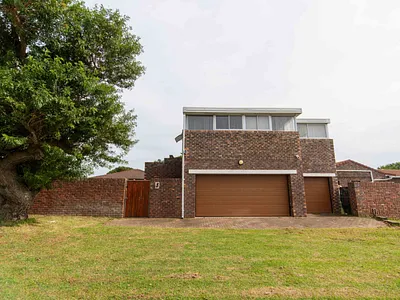 4 Bedroom House For Sale in Port Elizabeth - 6nX8.webp