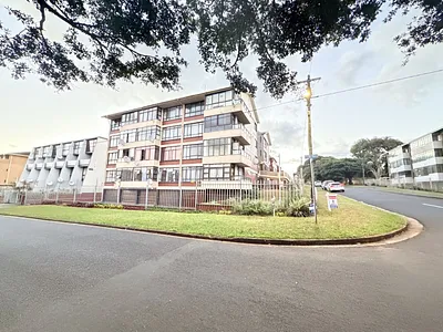 3 Bedroom House For Sale in Amanzimtoti - wgsA.webp