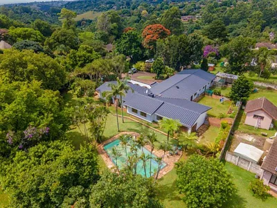 8 Bedroom House For Sale in Hillcrest - gumG.webp