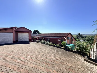 5 Bedroom House For Sale in Verulam - mrrK.webp