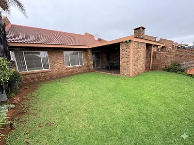 3 Bedroom Townhouse For Sale in Kimberley - ztEa.webp