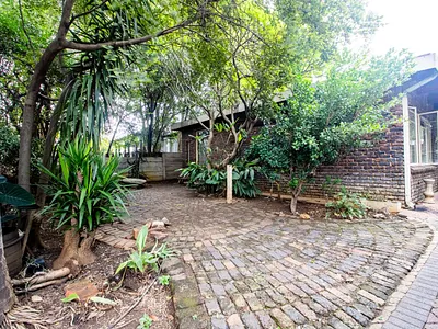 6 Bedroom House For Sale in Pretoria - ZKqB.webp