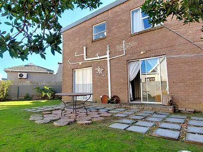 3 Bedroom House For Sale in Gordons Bay - SA9w.webp