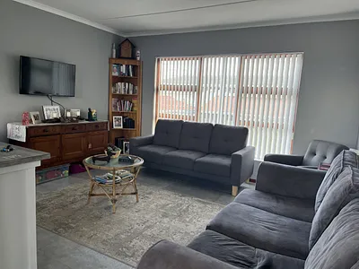 1 Bedroom Apartment For Sale in Kleinmond - zy6A.webp