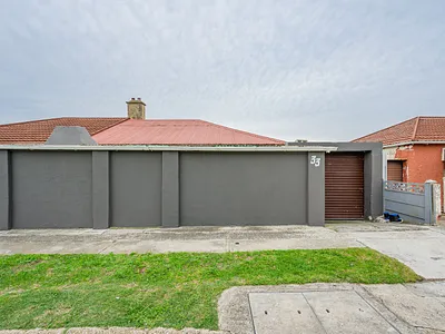 2 Bedroom House For Sale in Port Elizabeth - 5moz.webp