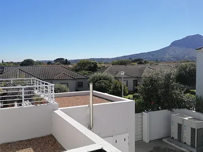 1 Bedroom Apartment For Sale in Somerset West - VpeP.webp