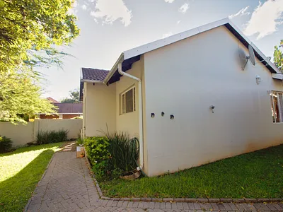 2 Bedroom House To Rent in Randburg - B4A5.webp