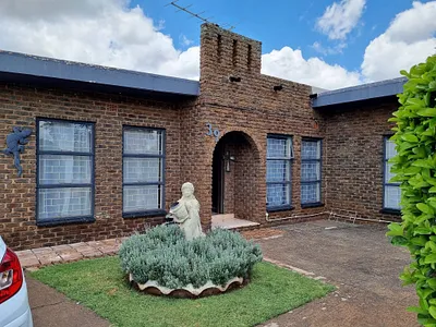 5 Bedroom House For Sale in Carletonville - qeBM.webp