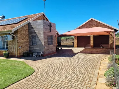 3 Bedroom House For Sale in Carletonville - TbUo.webp