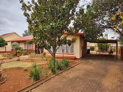 3 Bedroom House For Sale in Carletonville - iqyd.webp