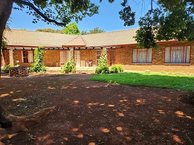5 Bedroom House For Sale in Carletonville - rbyw.webp