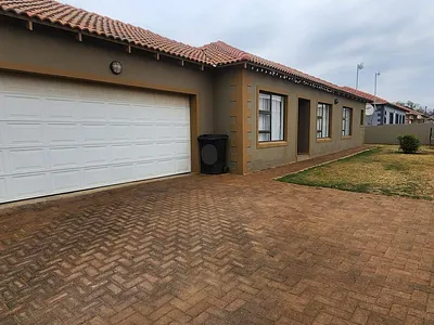 3 Bedroom Townhouse For Sale in Fochville - Gk7Z.webp