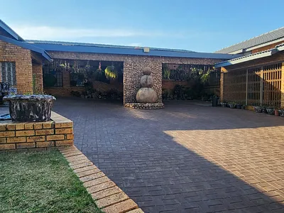 4 Bedroom House For Sale in Fochville - uBBc.webp