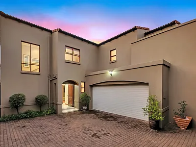 3 Bedroom Townhouse For Sale in Johannesburg - img