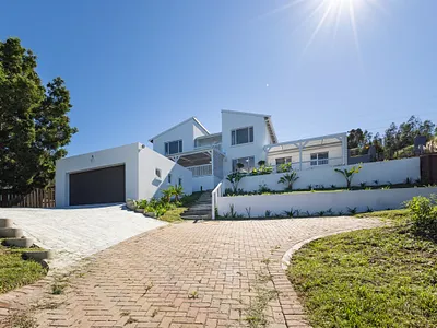 4 Bedroom House For Sale in Knysna - Fh7n.webp