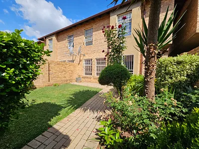 3 Bedroom Townhouse For Sale in Pretoria - dDi6.webp
