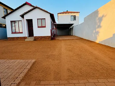 2 Bedroom House For Sale in Soshanguve - gTYO.webp