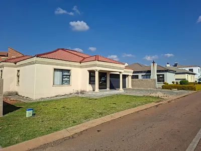 3 Bedroom House For Sale in Akasia - eE0m.webp