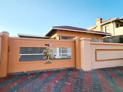 3 Bedroom House For Sale in Pretoria - 6kMF.webp