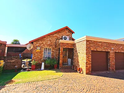 3 Bedroom Townhouse For Sale in Pretoria - sPhS.webp