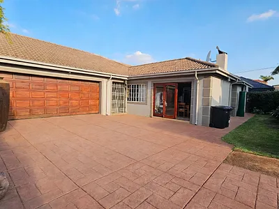3 Bedroom Townhouse For Sale in Pretoria - PrBL.webp