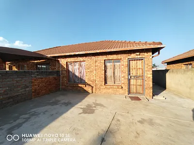 2 Bedroom House For Sale in Soshanguve - yi8P.webp