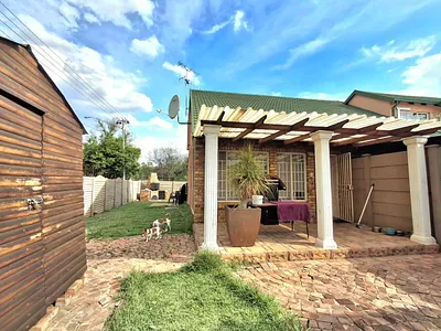 2 Bedroom Apartment For Sale in Pretoria - zfQc.webp
