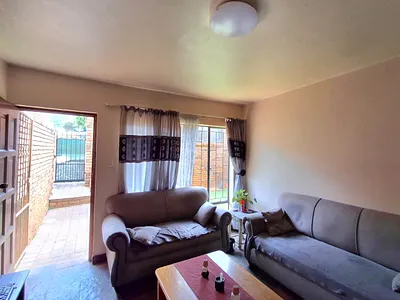 3 Bedroom Apartment For Sale in Pretoria - 8UpR.webp