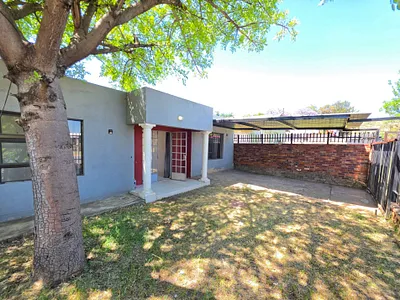 2 Bedroom Apartment To Rent in Pretoria - Y5eF.webp