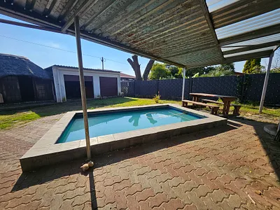 6 Bedroom House For Sale in Daspoort, Pretoria - img