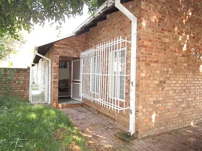 3 Bedroom House For Sale in Pretoria - r91X.webp
