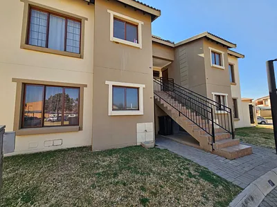2 Bedroom Apartment For Sale in Pretoria - d8r5.webp