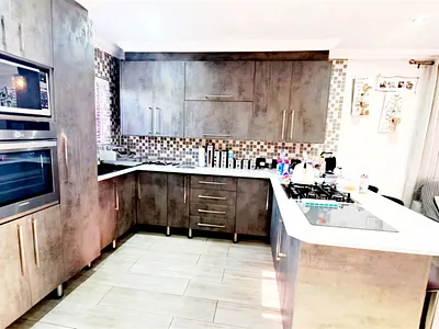 2 Bedroom Townhouse For Sale in Pretoria - ySmA.webp