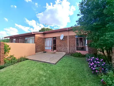 2 Bedroom Townhouse For Sale in Pretoria - j2Um.webp