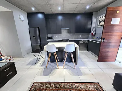2 Bedroom Apartment For Sale in Pretoria - 8ZSa.webp