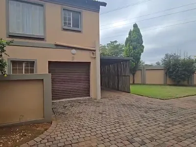 3 Bedroom Townhouse For Sale in Pretoria - DBFh.webp