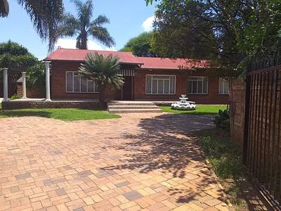 4 Bedroom House To Rent in Pretoria - img