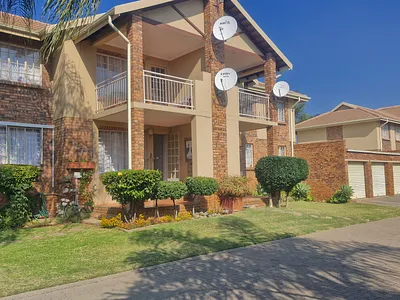 3 Bedroom Townhouse For Sale in Pretoria - EbMl.webp