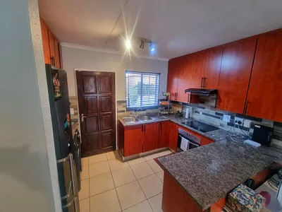 2 Bedroom Apartment For Sale in Centurion - LnH5.webp