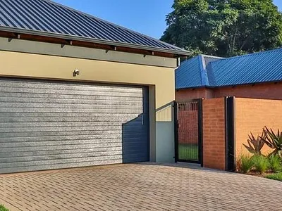 2 Bedroom Townhouse For Sale in Pretoria - NA6j.webp