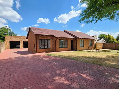 3 Bedroom House For Sale in Centurion - eIXg.webp