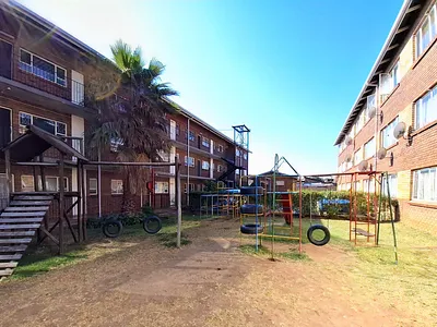 2 Bedroom Apartment For Sale in Pretoria - lUEz.webp
