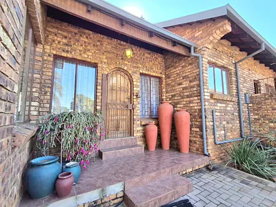 5 Bedroom House For Sale in Pretoria - vi7A.webp
